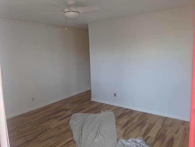 living room - 1514 Morning Glory Ave