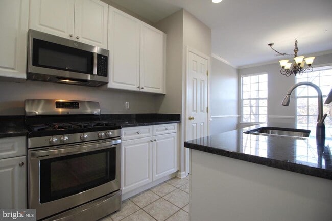 Building Photo - 2651 Park Tower Dr