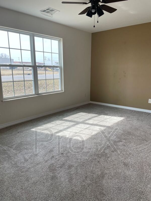 Building Photo - 612 Easton Dr