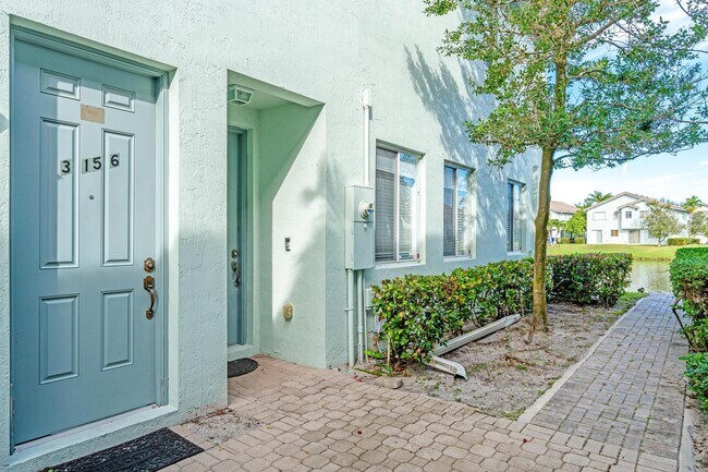 Foto del edificio - 3156 Laurel Ridge Cir