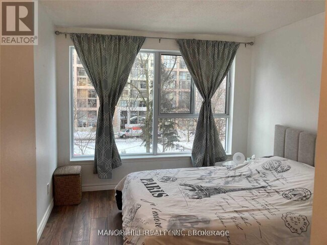 Photo du bâtiment - 222 The Esplanade