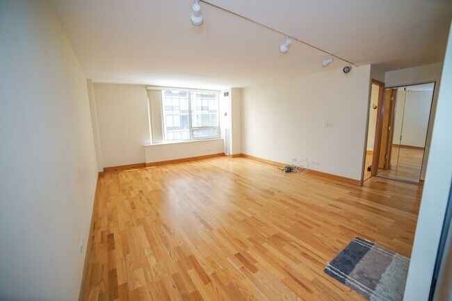 Foto del edificio - 233 E Erie St