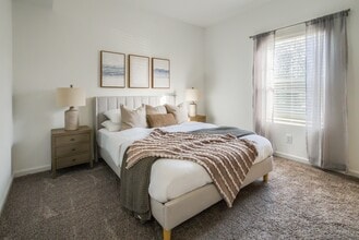 Building Photo - Waters Edge