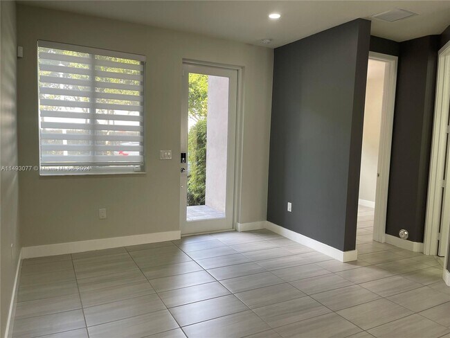 Foto del edificio - 10444 NW 67th St