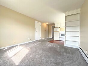 Building Photo - 2662 Sheridan Dr