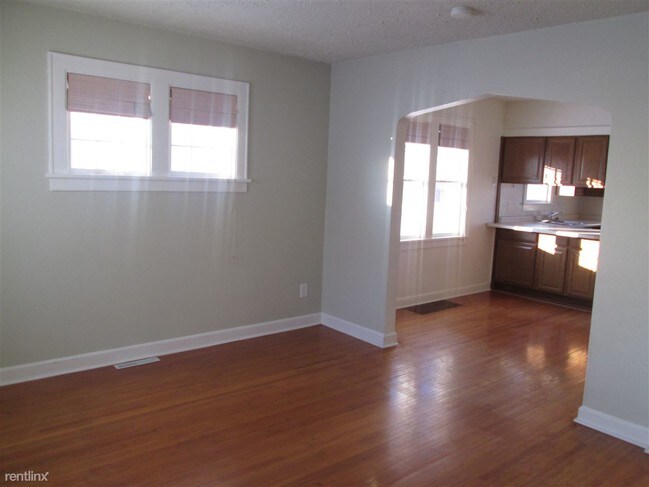 Building Photo - 1402 Cottonwood St