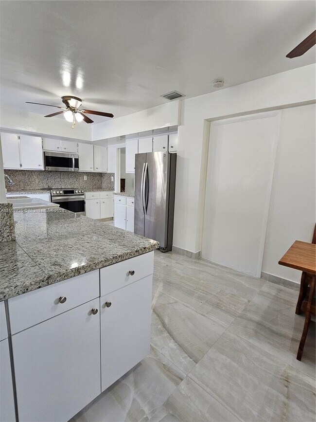 Foto del edificio - 3005 SW 79th Ave