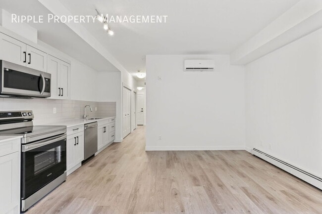Building Photo - AMAZING 1 BED/ 1 BATH CONDO WITH PETS ALLOWED!