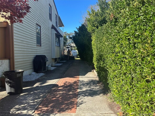 Foto del edificio - 51 Malone Ave