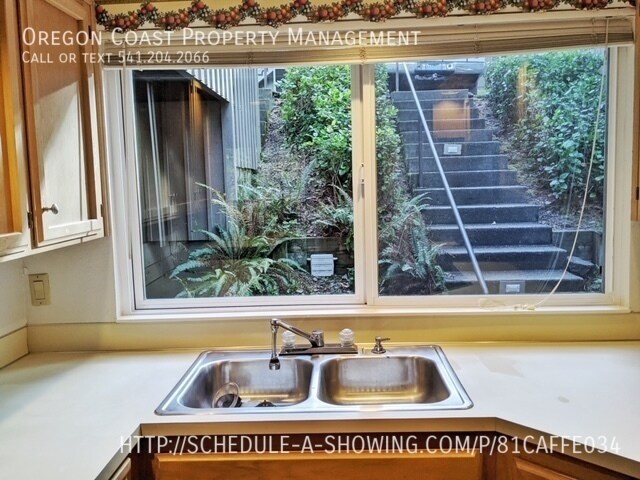 Building Photo - Forest Views! 2 Bedroom Condo in LIncoln City