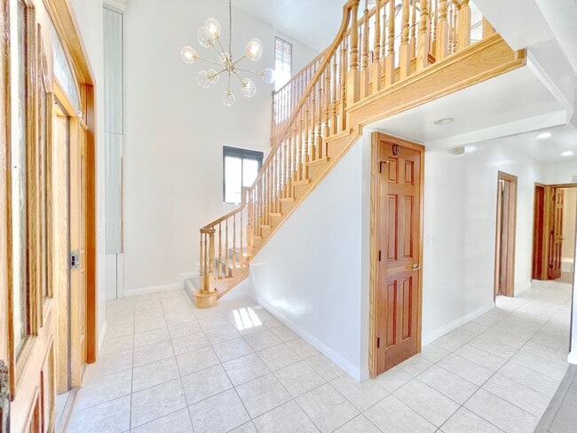 Foto del edificio - Newly remodeled two story 3 Bed + 2 Bath House + Office + Loft & large backyard