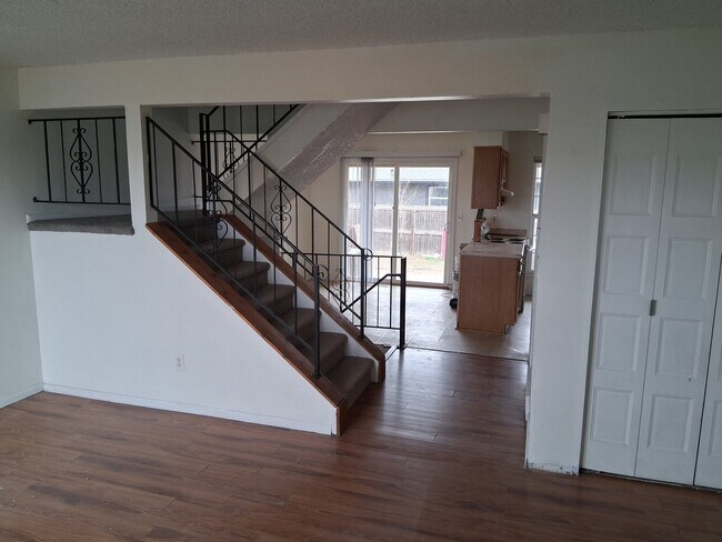 Foto del edificio - 16486 E 14th Pl