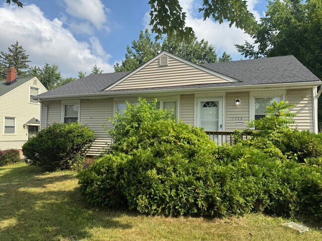 Foto del edificio - Single Family Home 3 beds 1 bath Available...
