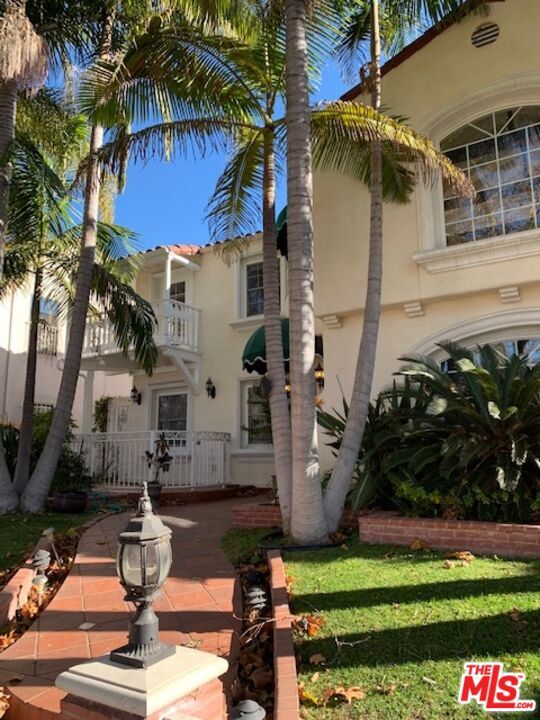 Foto principal - 122 N Orange Dr