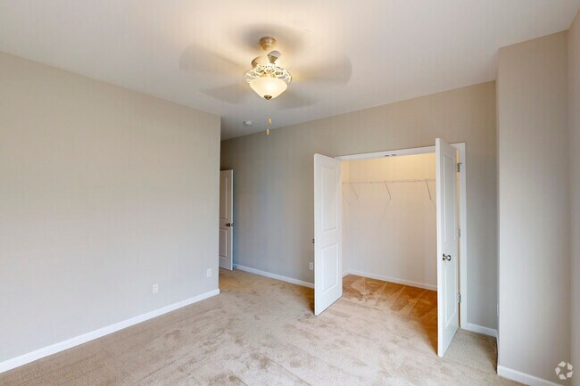 3 habitaciones, 2,5 baños, 130 metros cuadrados, segundo dormitorio - Lennox Commons