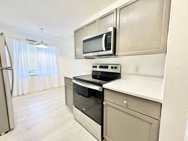 Photo - Paul Phadungchai (4093 Springs Ln) Apartment