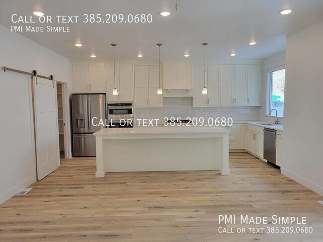 Foto del edificio - Luxury Townhome in Highland | GREAT NEW PR...