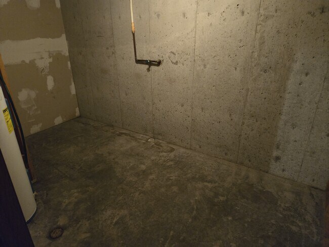 Building Photo - 300 E Church St