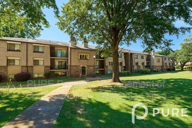 Foto del edificio - 723 Old Manor Rd