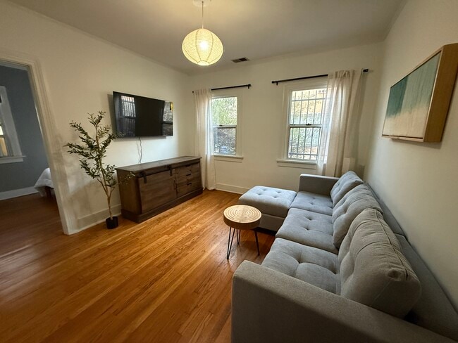 Foto del edificio - 1137 Keniston Ave