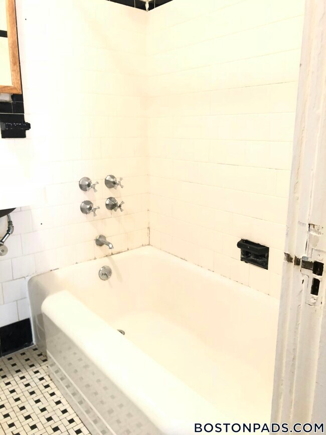 Foto del edificio - 72 Strathmore Rd