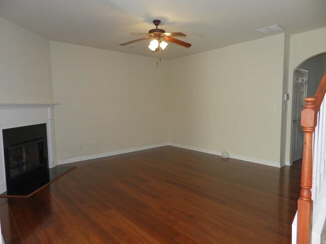 Building Photo - 348 Beynon Terrace