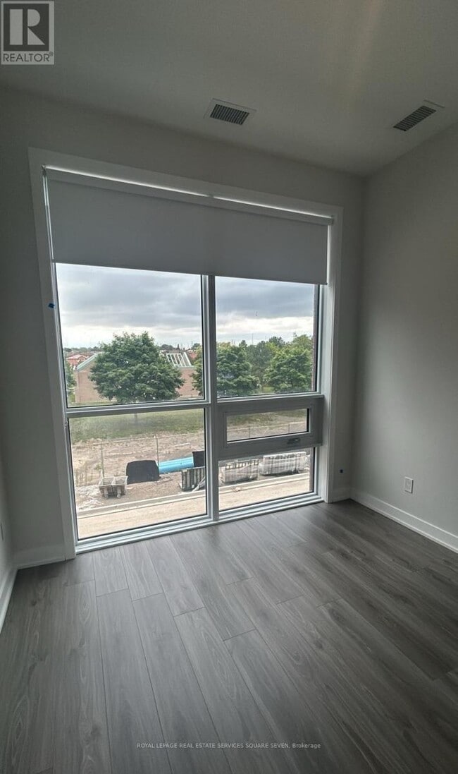 Building Photo - 4130-4130 Parkside Village Dr