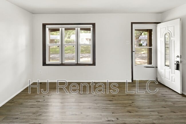 Building Photo - 1738 Bradshaw Dr