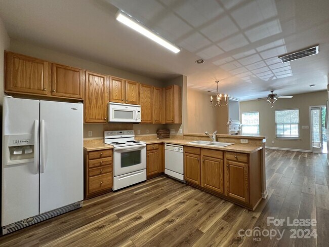 Foto del edificio - 8637 Wandering Creek Way