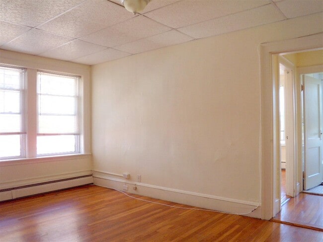 Building Photo - 36 College Ave