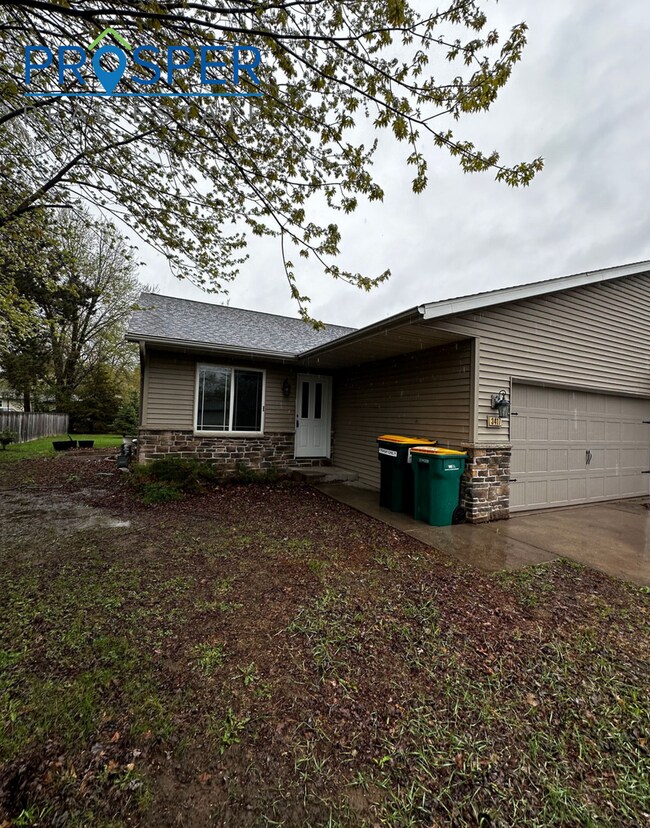 Foto del edificio - Charming Comfort Meets Prime Eau Claire Location!