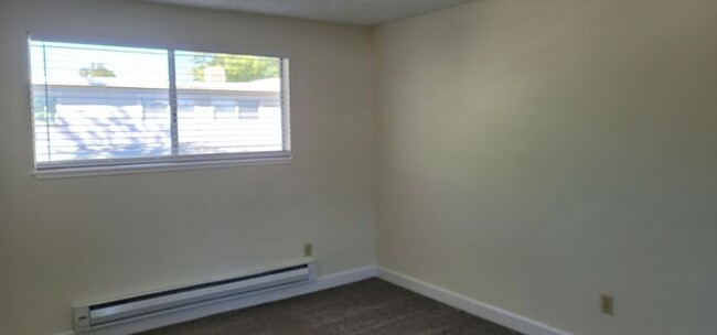 Building Photo - 1747 London Cir
