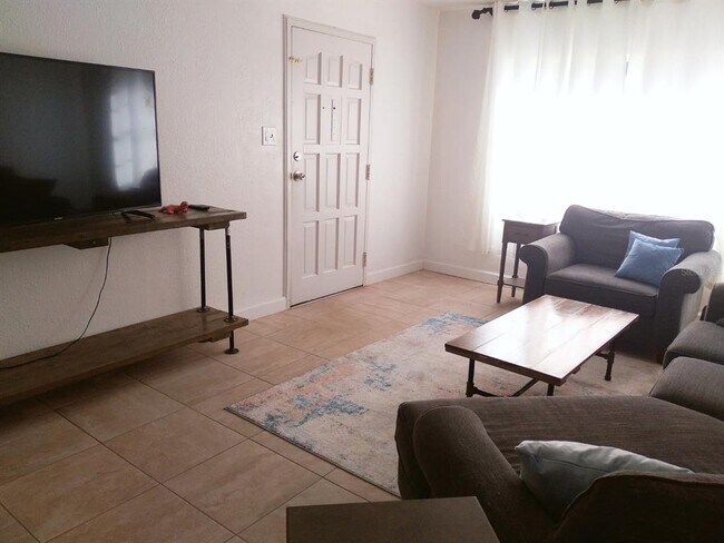 Foto del edificio - 3113 W Pine St