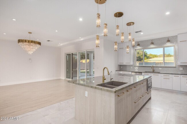 Foto del edificio - 7007 N 14th Pl