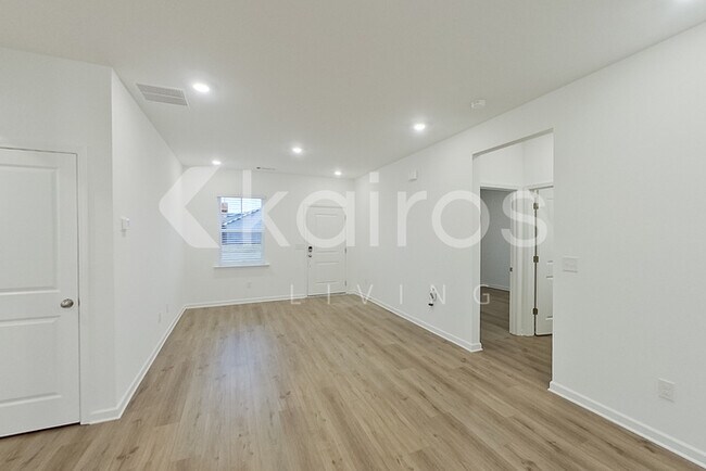 Foto del edificio - 122 Silver Maple Cir
