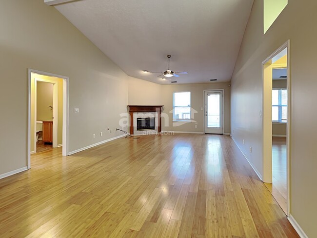 Building Photo - 12124 Laurelwood Dr