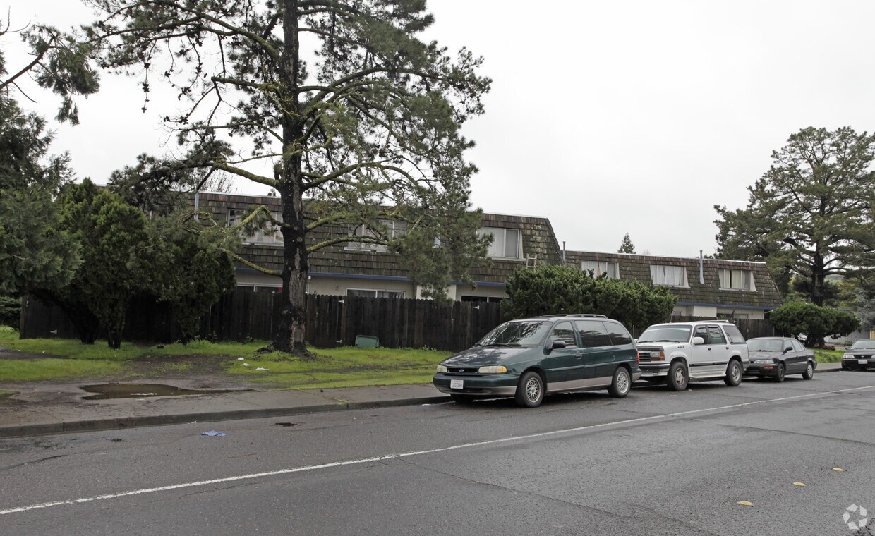 Foto del edificio - 754-798 S Freeway Dr