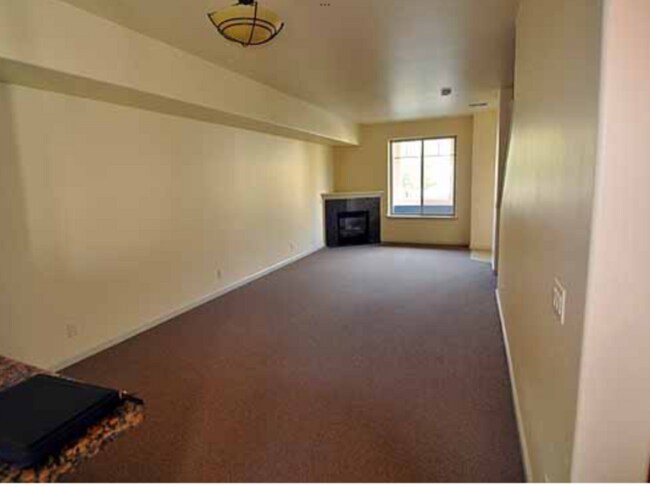 Building Photo - 2523 Woodside Blvd