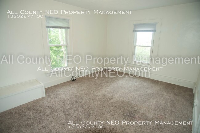 Building Photo - 739 Sumner St. 4 bed, 1 bath