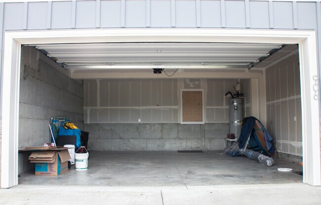 Foto del edificio - 906 Windsong Dr