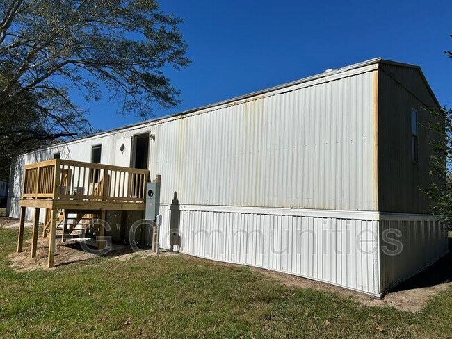 Building Photo - 123 Ray Cir