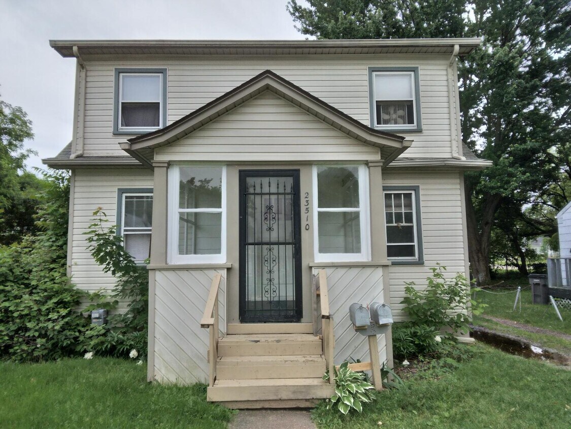 23510 Buckingham St, Clinton Township, MI 48036 Townhouse for Rent in Clinton Township, MI