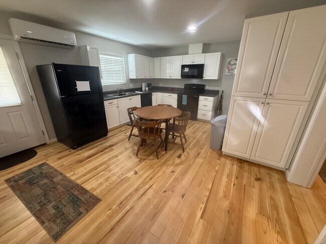 Foto del edificio - 80 Redwood Ln