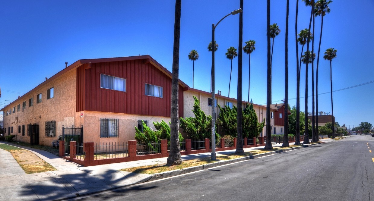 Foto principal - 4252 Woodlawn Ave