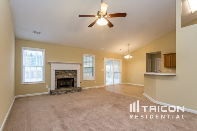 Foto del edificio - 8140 River Hill Commons Dr