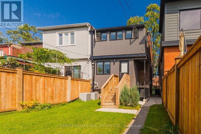 Building Photo - 600-600 St Clarens Ave