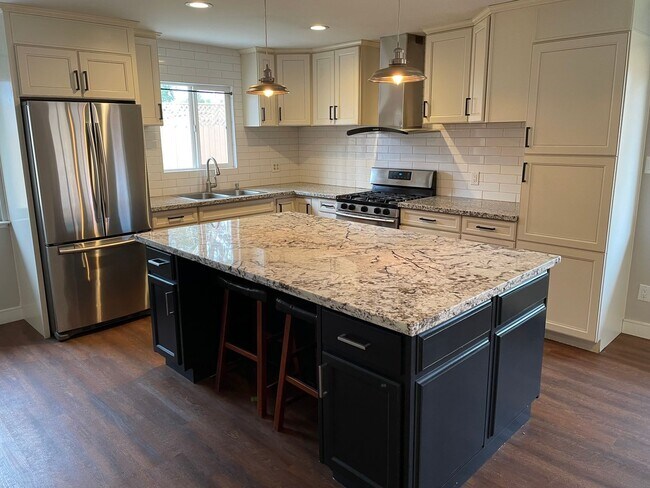 Foto del edificio - Now Available – Stylish 3-Bed, 2-Bath Home...