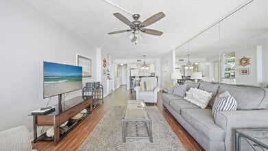 Building Photo - 7205 Thomas Dr