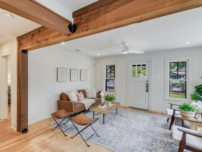 Foto del edificio - 807 W Live Oak St