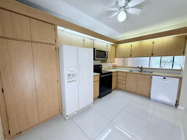 Foto del edificio - 2621 Village Blvd
